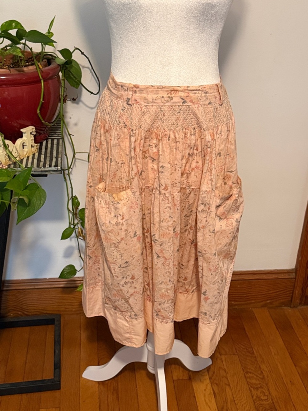 Sportmax made in Italy Peach Floral Midi Skirt with Smocked Waist
